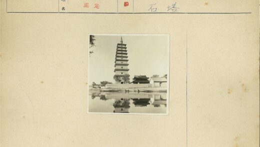 传统宝塔水景人文照.jpg
