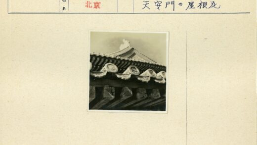 传统屋顶瓦片木梁特写.jpg