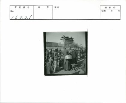 传统市场与历史建筑街景.jpg