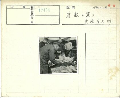 传统市场手工艺品交易场景.jpg