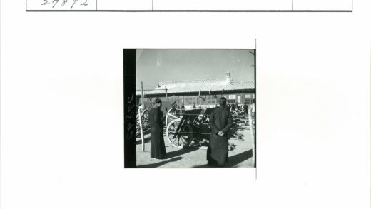 传统市场手推车与建筑.jpg
