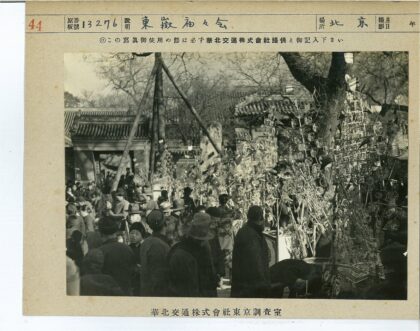 传统市场摊位与建筑风光.jpg