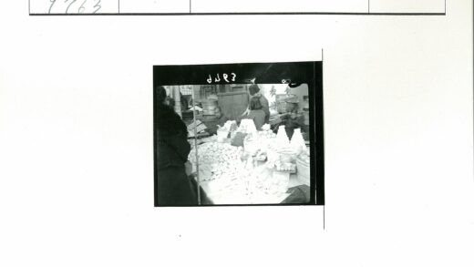 传统市场摊位交易场景.jpg