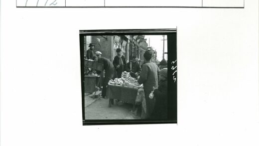 传统市场摊位物品展示场景.jpg