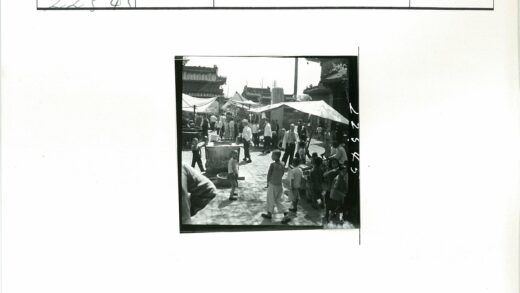 传统市场热闹生活场景.jpg