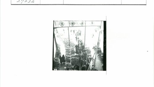 传统市场自行车人群入口招牌.jpg