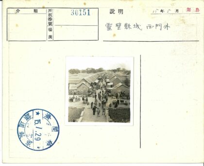 传统市场茅草屋顶摊位街景.jpg