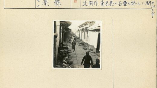 传统市场街景与商贩生活.jpg
