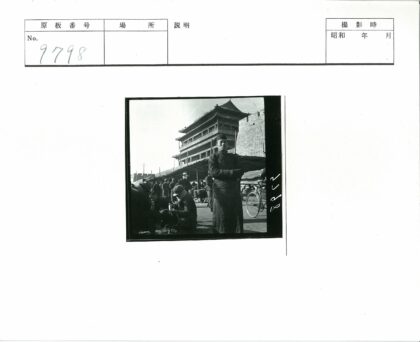 传统市场街景与自行车.jpg