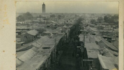 传统市场街道与宝塔鸟瞰图.jpg