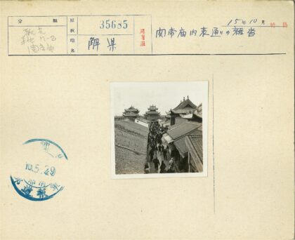 传统市场街道人群熙攘.jpg