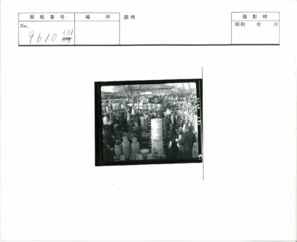传统市集手工艺品与自然风光.jpg