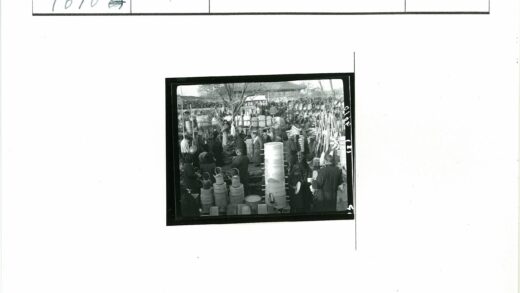 传统市集手工艺品与自然风光.jpg