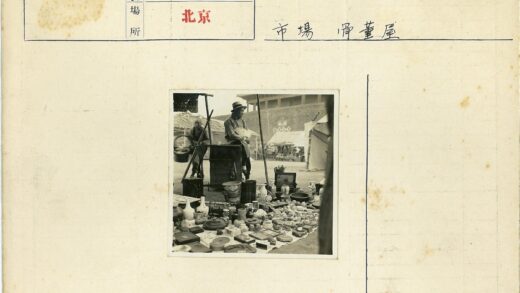 传统市集陶器手工艺品场景.jpg