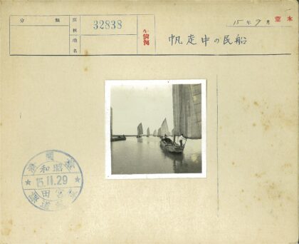 传统帆船海上航行.jpg