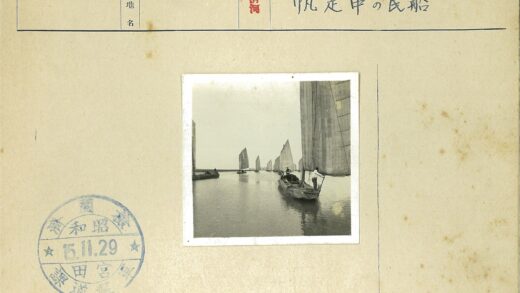 传统帆船海上航行.jpg