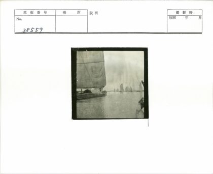 传统帆船海上航行景观.jpg