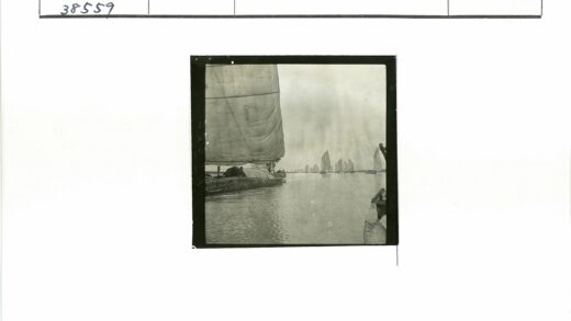 传统帆船海上航行景观.jpg