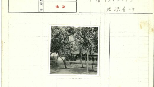 传统庭院小径与建筑.jpg