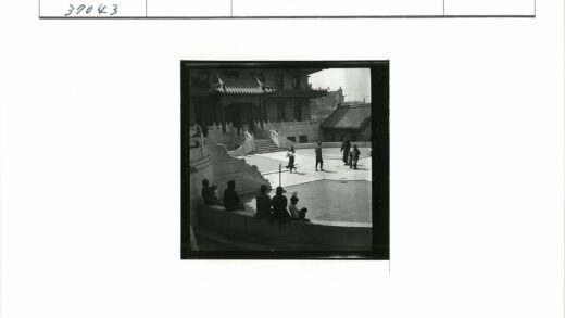 传统庭院建筑与生活场景.jpg