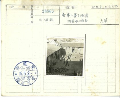传统庭院木工劳作场景.jpg