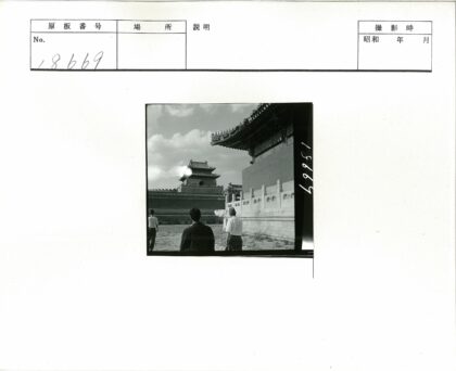 传统建筑与三人行.jpg