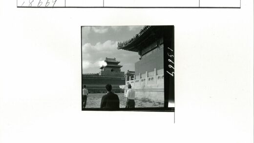传统建筑与三人行.jpg