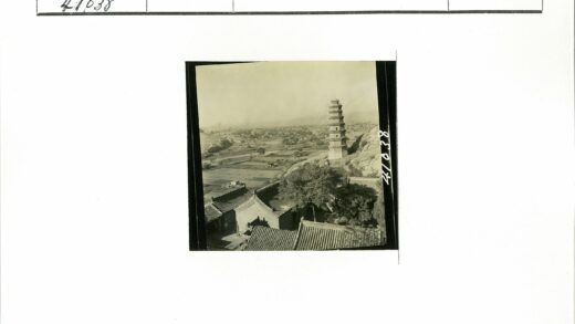 传统建筑与宝塔田园风光.jpg
