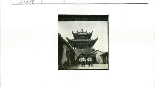 传统建筑与小路风景.jpg