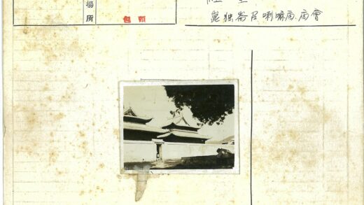 传统建筑与山景人文.jpg