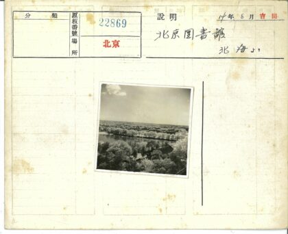 传统建筑与河流自然景观.jpg