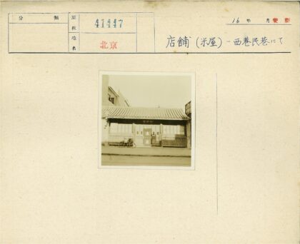 传统建筑与现代自行车.jpg