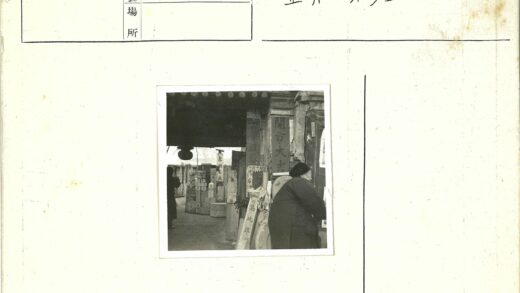 传统建筑与石碑木雕景观.jpg