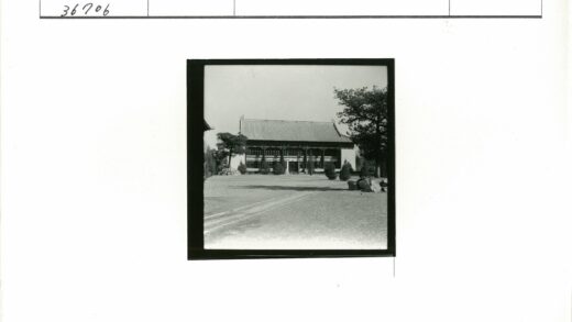 传统建筑与自然景观.jpg