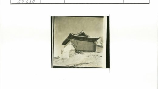 传统建筑与自然景观.jpg