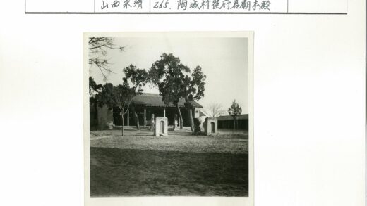 传统建筑与自然景观户外风光.jpg