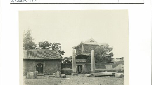 传统建筑与自然石景风貌.jpg