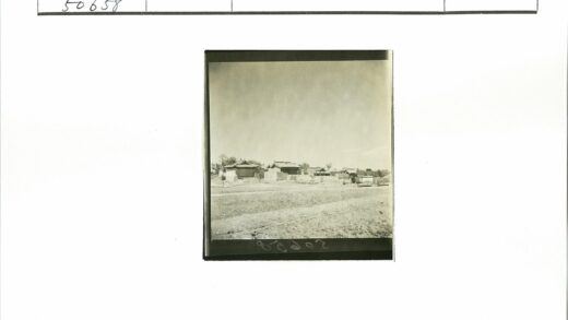 传统建筑与自然风光.jpg