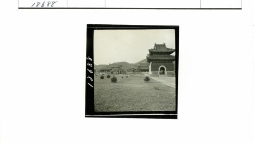 传统建筑与自然风光.jpg