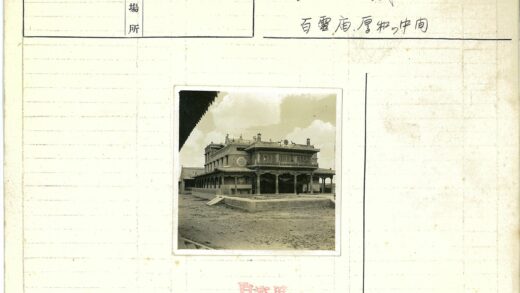 传统建筑两层楼多云天空.jpg