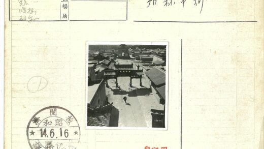 传统建筑中央街道华丽大门.jpg