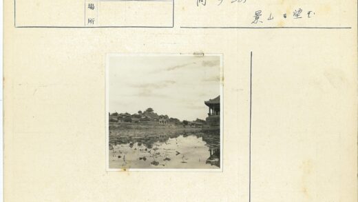 传统建筑倒影水景云空.jpg