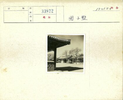 传统建筑冬景木梁瓦顶.jpg