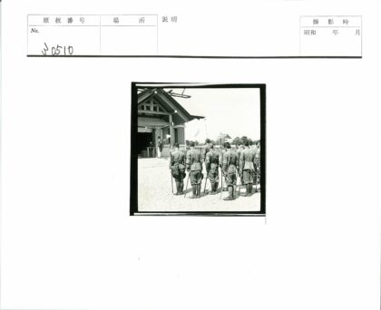 传统建筑前士兵列队仪式.jpg