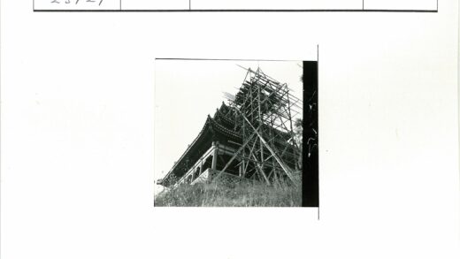 传统建筑华丽屋顶施工修复.jpg