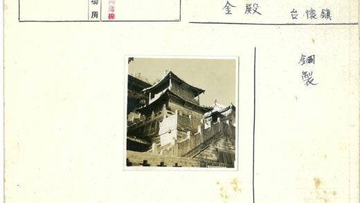 传统建筑多层华丽屋顶晴空仰拍.jpg