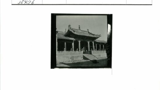 传统建筑多柱屋顶设计景观.jpg