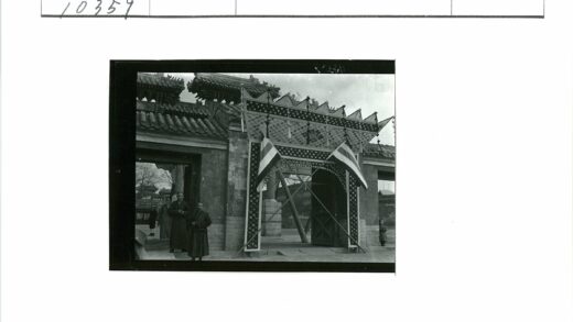 传统建筑大门前景观.jpg