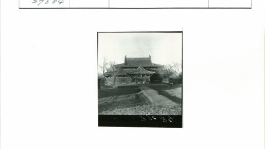 传统建筑屋顶与宝塔景观.jpg