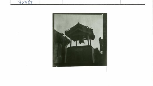 传统建筑屋顶剪影与华丽屋檐.jpg